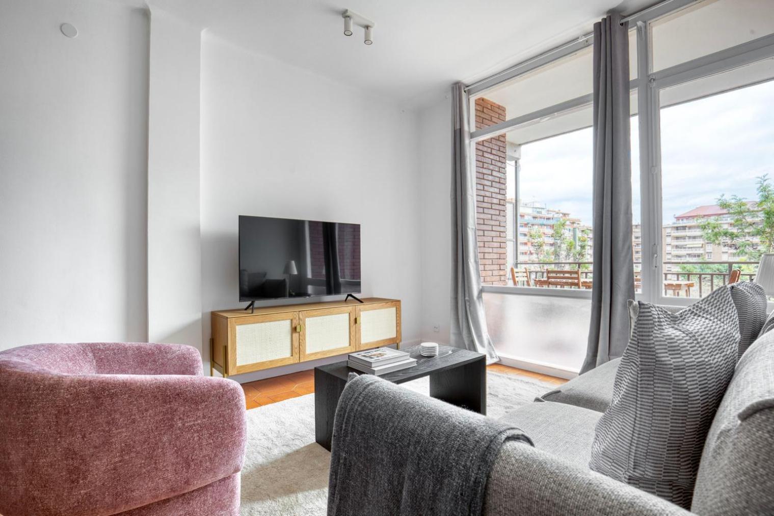 Blueground Les Corts Balcony Furnished Bcn-128 * Barcelona